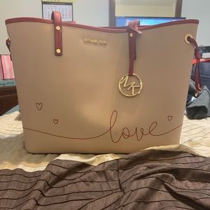 Michael Kors Jet LG Embroidered Love Shoulder Tote